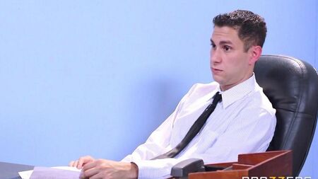 Due pulcini si sono arrese a un uomo in un'intervista