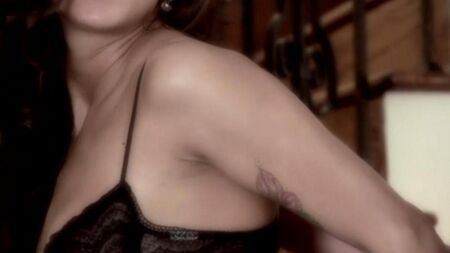 Sesso con una ragazza chic in manette