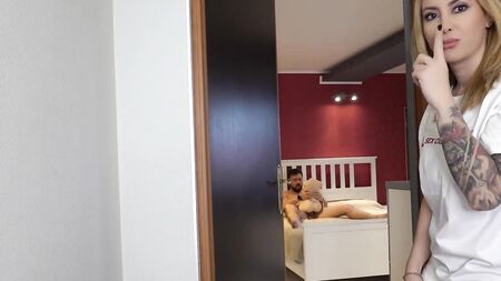 Ha rovinato la sorpresa per il suo compleanno e ha scopato il suo regalo!