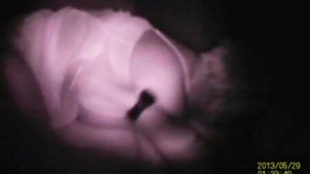 Attraverso il buco nel muro rimuovi i vicini di sesso
