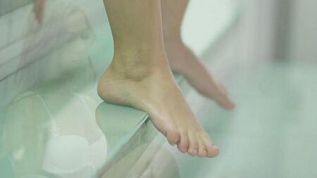 Gli amanti si sono baciati a lungo fino a quando non si sono trasferiti al sesso stesso
