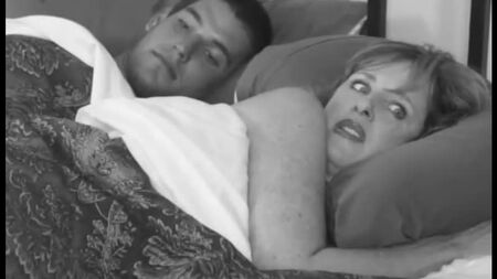 PORNO INCESTO -- LA MADRE SI È SCOPATA IL FIGLIO GIÀ ADULTO ACCANTO A LEI -- sesso tabù -- porno in russo --