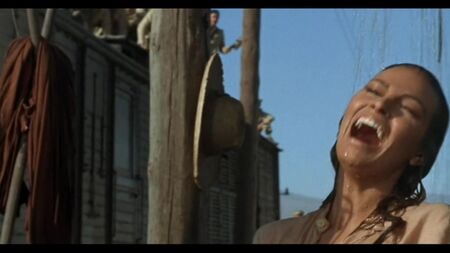 Raquel Welch nuda - 100 fucili (1969)