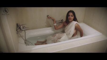 Simran Kaur - Una doccia nella vasca