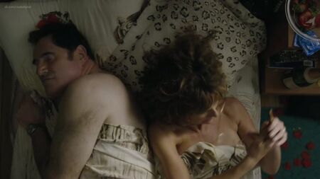 Jennifer Grey nuda - Red Oaks s01e04-07 (2015) HD 1080p Guarda online / Jennifer Grey - Red Oaks