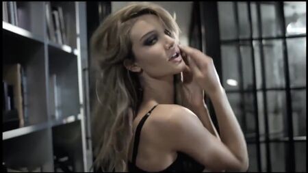 Rosie Huntington-Whiteley in lingerie Agent Provocateur (2008) eng