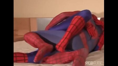 Spiderman XXX - Spiderman gay senza preservativo