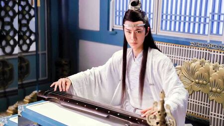 Wang Yibo «Non dimenticare/不忘/Not to forget» (sottotitoli in russo, colonna sonora di «Indomabile/Il richiamo di Chenqing»)