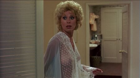 Leslie Easterbrook nuda - Private Resort (1985) HD 1080p