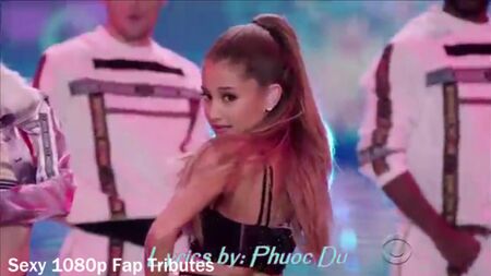 Il tributo più sexy ad Ariana Grande
