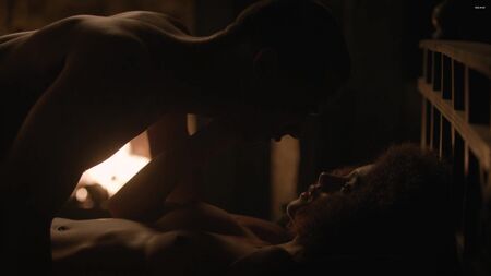 Nathalie Emmanuel (scene di nudo di Nathalie Emmanuel in "Il Trono di Spade", Stagione 7, Episodio 2, 2017)