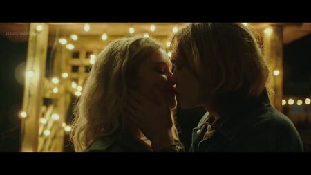 Katherine Langford - Spontaneous (2020) HD 1080p Nuda? Sexy! Guarda online / Katherine Langford - Spontaneità