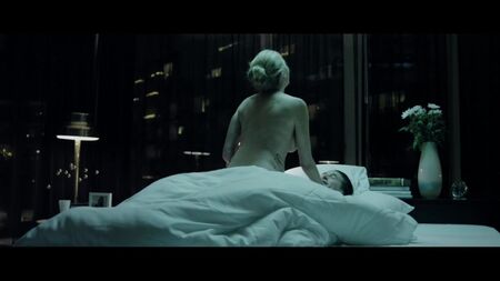 Estella Warren nuda - The Stranger Within (2013)