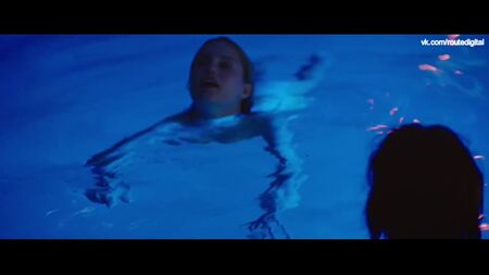 Paz de la Huerta, Dianna Agron Nude - Bare (USA 2015) 720p Guarda online / Paz de la Huerta, Dianna Agron - Nuda