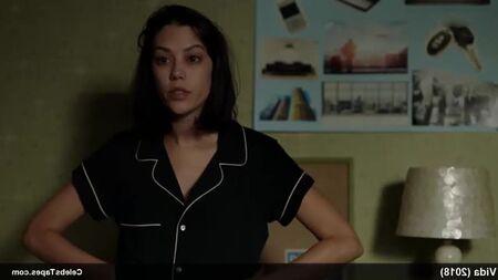 Melissa Barrera nuda e scene di sesso lesbico in *Vida* (2018)