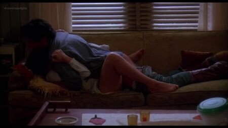 Debra Winger, Barbara Hershey nude - Una donna pericolosa (1993) HD 1080p Guarda online