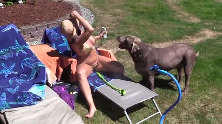 Mamma MILF in bikini a Malibu, il suo racconto - bit.ly/2LkLNyE