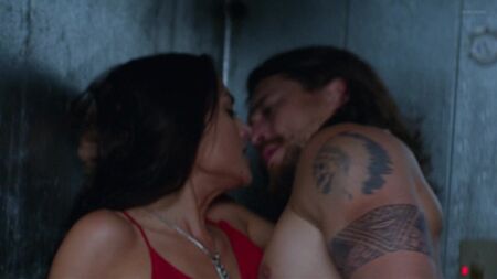 Christina Ochoa nuda - Animal Kingdom - Stagione 1, Episodio 6 (USA 2016) 1080p