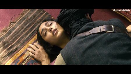 Golshifteh Farahani nuda - La pietra della pazienza (FR-AF 2012) 1080p Guarda online / Голшифте Фарахани - Камень терпения