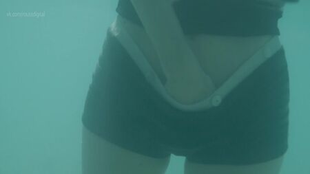 Hanna Alstrom, Carice van Houten nude (coperte) - *Skleneny pokoj* (La stanza di vetro, 2019) HD 1080p Guarda online