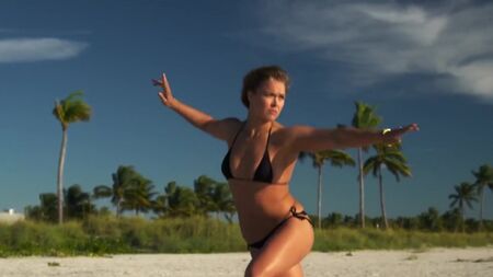 Ronda Rousey sexy - Scene tagliate, SI Swimsuit 2015