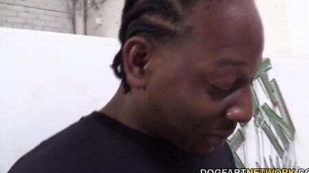 Arreso agli estranei in un bagno pubblico