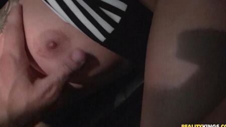 Cum sulla faccia di Brunette dopo il sesso