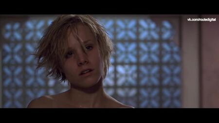 Kristen Bell nuda (capezzolo in vista) in *Spartan* (2004) HD 1080p - Guarda online