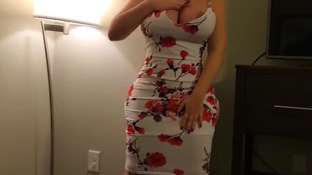 Si è sollevato il vestito e si è scopato una donna formosa in cambio di soldi, video porno casalingo in POV con milf dal culo sodo, pawg formosa e tette grandi in HD (Hot&Horny)