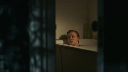 Deborah Ann Woll nuda - Forever (2015)
