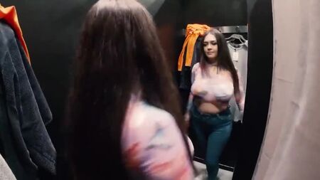 Haul: prova di capi senza reggiseno in pubblico