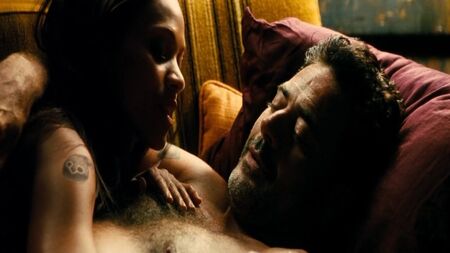 Zoe Saldana sexy - The Losers (2010)