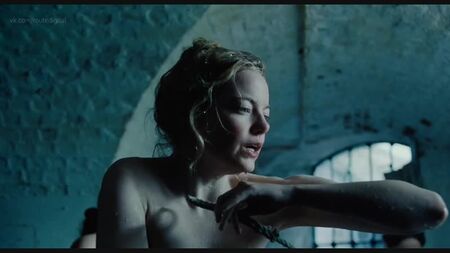 Emma Stone nuda - La favorita (2018) HD 1080p Guarda online / Emma Stone - La favorita