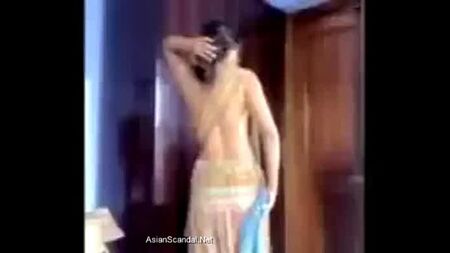 Il video completo dello scandalo della modella bangladese Sadia Jahan