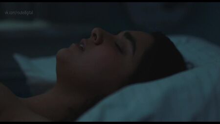 Geraldine Viswanathan nuda (coperta) - Hala (2019) HD 1080p Guarda online / Geraldine Viswanathan - Hala