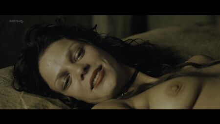 Karoline Herfurth nuda, orgia senza crediti - Profumo: Storia di un assassino (ES/FR/DE/US 2006) [HD 1080p]