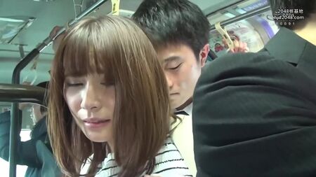 Il sesso giapponese sull'autobus: il sogno di una giovane asiatica