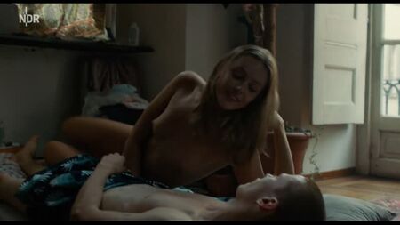 Frida Gustavsson Nude - Tigers (2020) HD 1080p Guarda online