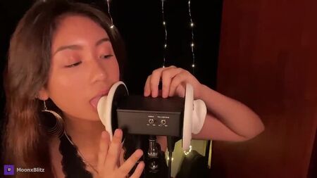 [Moon Blitz ASMR] ASMR ~ Leccata all'orecchio | Suoni intensi e formicolanti della bocca