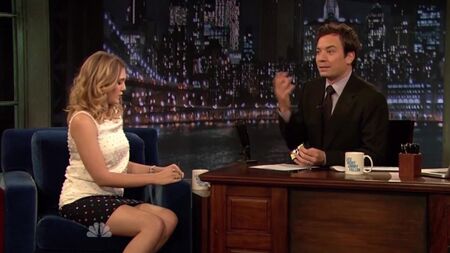 Elizabeth Olsen in versione sexy - Late Night with Jimmy Fallon (2011)