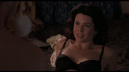 Lauren Graham sexy, Lisa Ross nuda - Bad Santa (2003) 1080p
