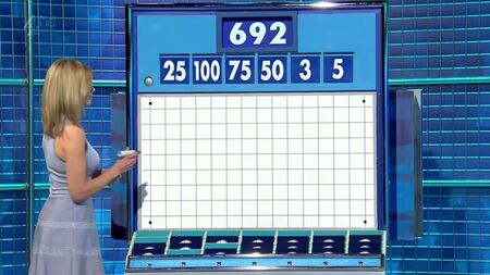 Rachel Riley - Abito che esalta il décolleté - Countdown 24 giugno 2015 [HD]