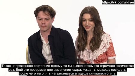 Natalia Dyer e Charlie Heaton raccontano la terza stagione di «Stranger Things» scena per scena per Netflix (sottotitoli in russo)