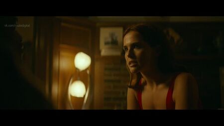 Zoey Deutch - Buffaloed (2019) HD 1080p Nuda? Sexy! Guarda online / Zoey Deutch - Inganno