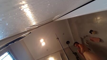 Sorpreso a spiare la cognata (720p).mp4