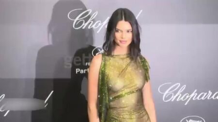 Kendall Jenner nuda - Cannes (maggio 2018)