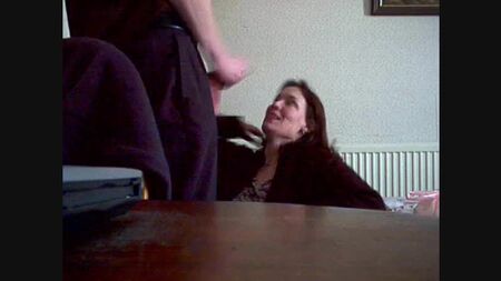 sborrata vera sulla faccia, leccata di palle, mamma, milf, matura, troia, puttana, incesto, tabù