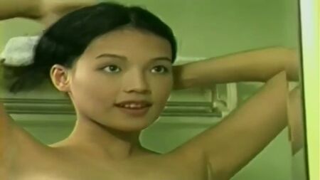 Video porno con l'attrice taiwanese Shu Qi che fa il bagno nuda