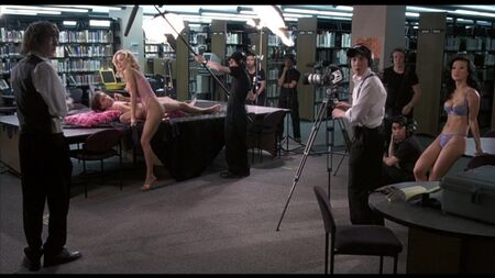 Amanda Swisten, Sung Hi Lee - Sexy - La ragazza della porta accanto (2004) 1080p