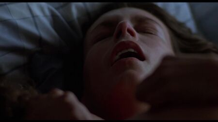 Jamie Lee Curtis nuda - Blue Steel (1990)